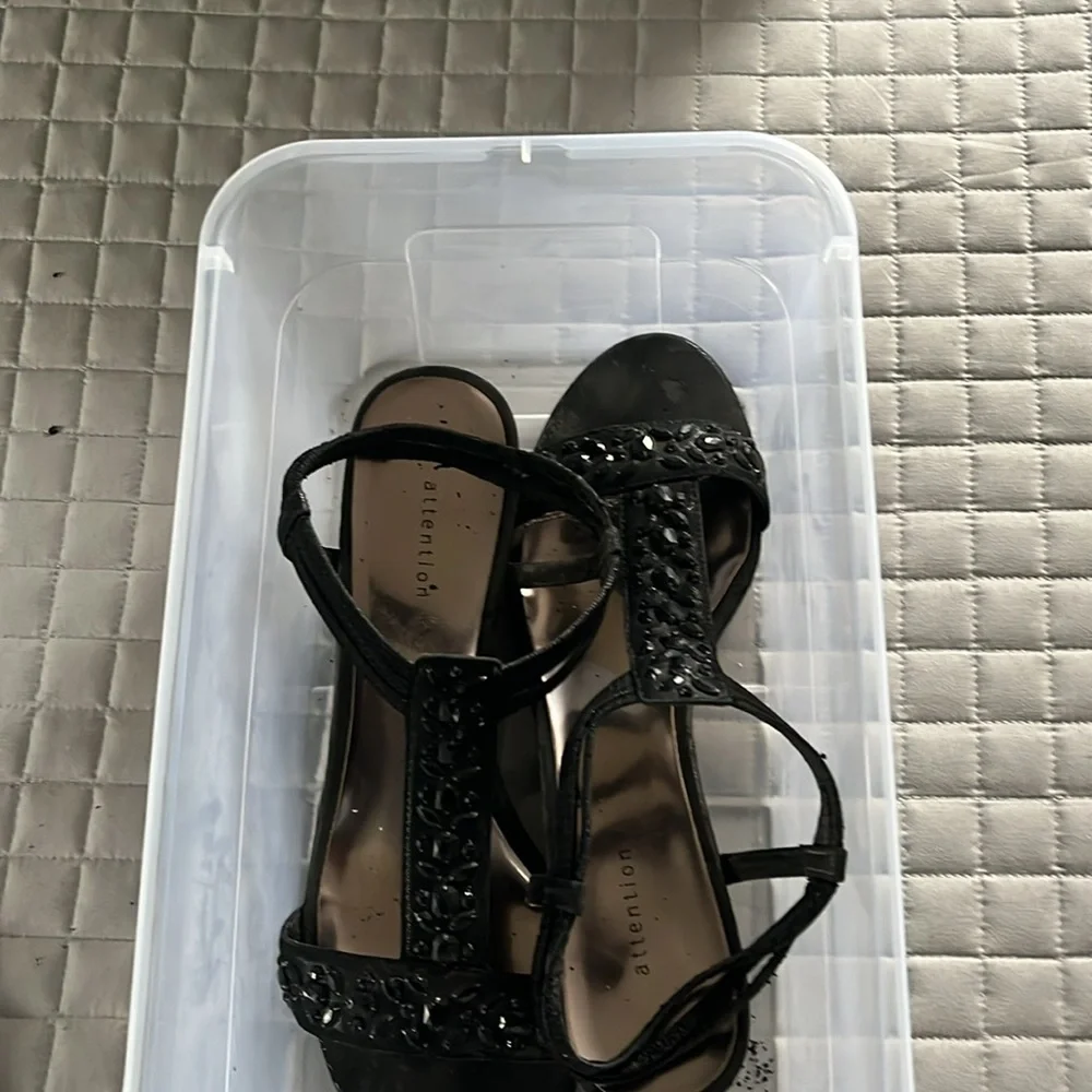 Attention Black Wedge Shoes with Classic Design - Picture 7 of 7